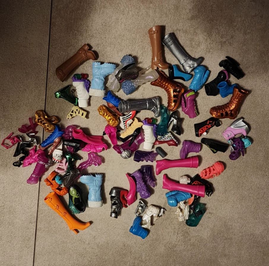 Massive Lot of 100+ Monster High Dolls & Accessories – All for One Price!